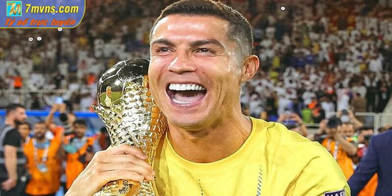 FIFA tước danh hiệu của Ronaldo