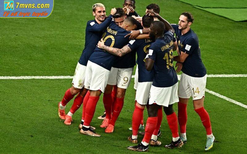 Số lần đội tuyển Pháp tham dự giải Euro trước đây là 10 lần